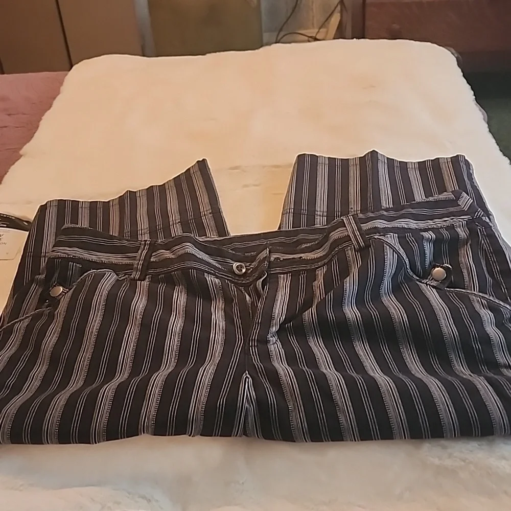 VENEZIA  WOMEN'S CAPRI  - SIZE  20. - Picture 3 of 7